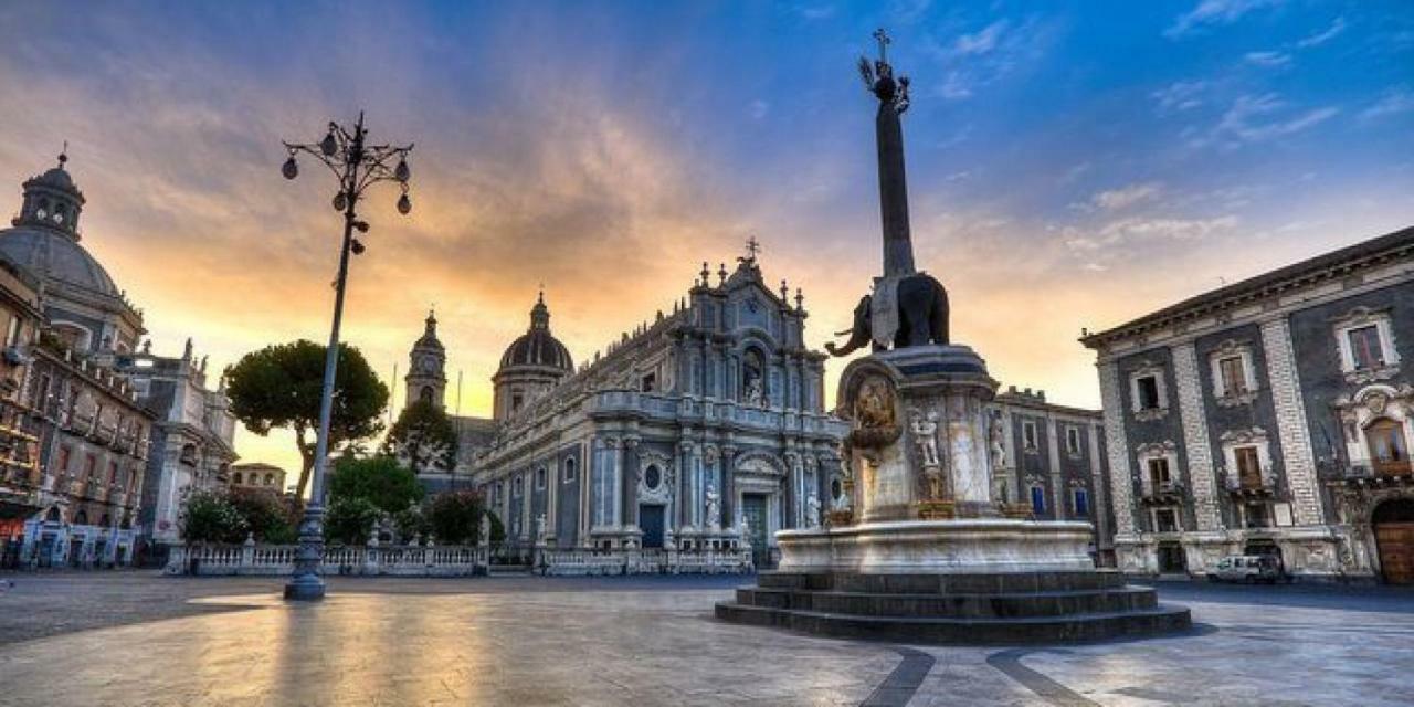 A 2 Passi Da Stesicoro Suite Catania Ngoại thất bức ảnh